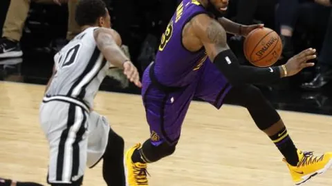 超越年龄的挑战：身心锻炼，意志巅峰再攀登。